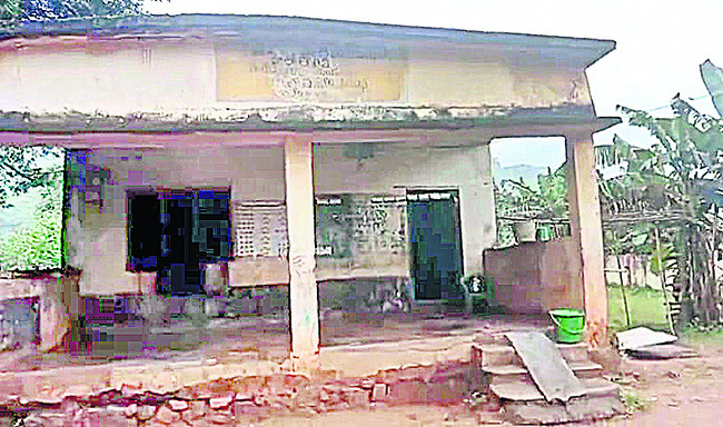 చెట్టు కిందనే చదువులు1