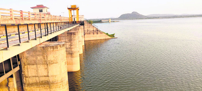 ● ప్రమాదకరంగా 32 చెరువుల ఆనకట్టలు.. 2