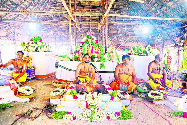 వైభవంగా విగ్రహప్రతిష్ట పూజలు 
1