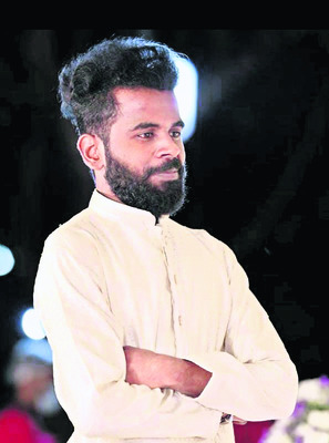 కుటుంబ సమస్యలతో ఆత్మహత్య
1