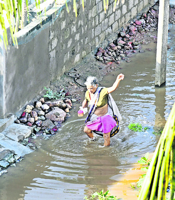 ముంచెత్తిన వరద.. అల్లాడిన ప్రాణాలు 1