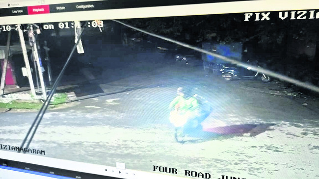 అర్ధరాత్రి పోలీసుల తనిఖీలు2