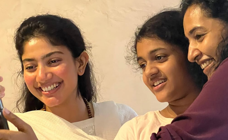 Actress Sai Pallavi Amaran Movie Memories Photos3
