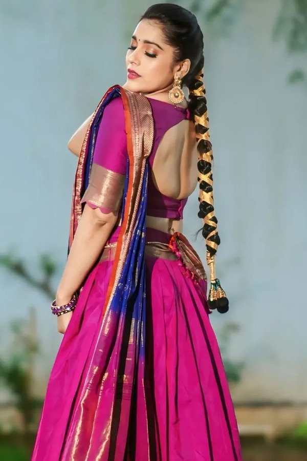 Anchor Rashmi Gautham Stunning Looks In Saree Photos7