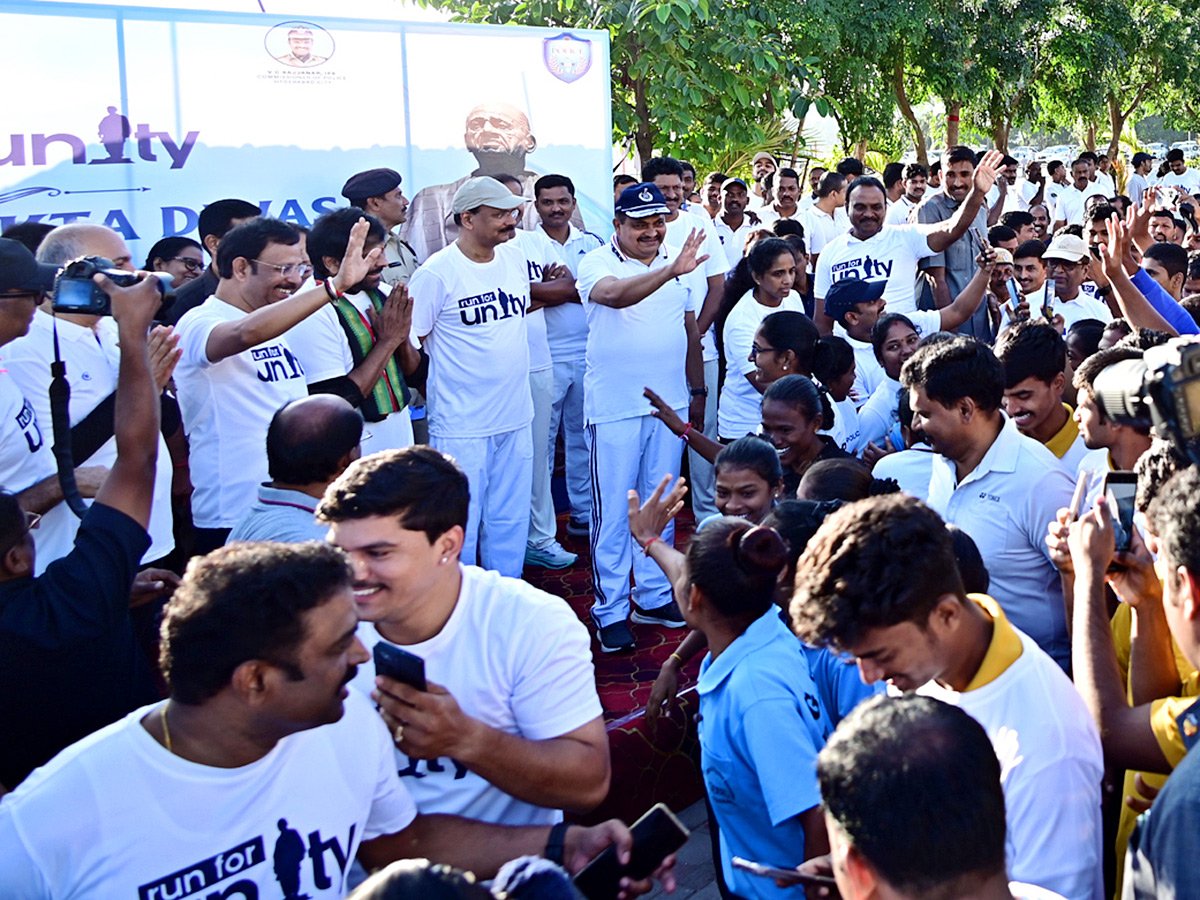 Hyderabad Police Ekta Run Peoples Plaza Photos17
