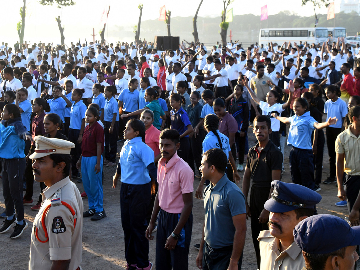 Hyderabad Police Ekta Run Peoples Plaza Photos8