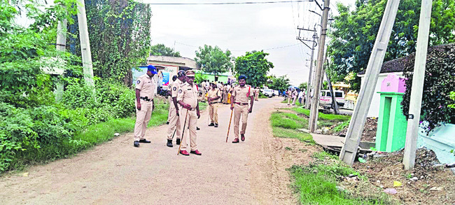 నూజిళ్లపల్లిలో పండుగ కళ కరవు 1
