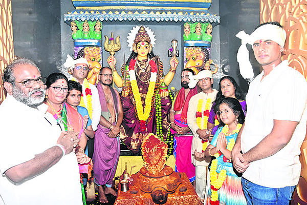 నూకాంబిక సేవలో కలెక్టర్లు 
2