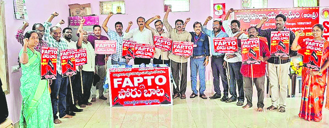 వైఎస్సార్‌ సీపీ సీఈసీ సభ్యులుగా  మాజీ ఎంపీ అనురాధ 1