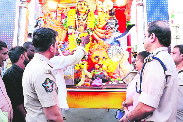 అంబరాన్నంటిన దసరా సంబరాలు2