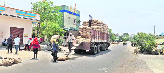వ్యాపారులకు వరం.. రైతుకు నష్టం1