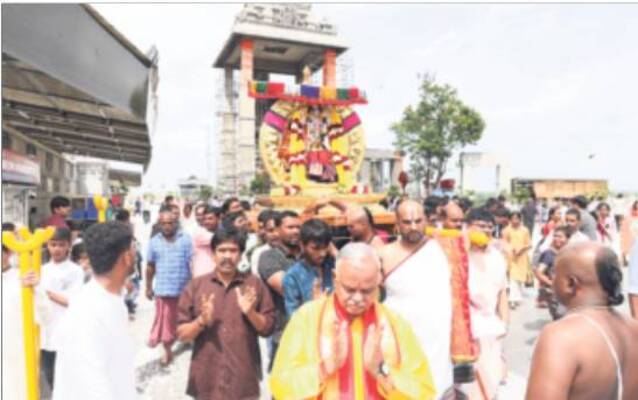 యాదగిరీశుడి సేవలో ప్రిన్సిపల్‌ సెక్రటరీ శేషాద్రి
3