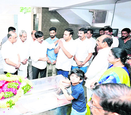 గాంధీజీ, శాస్త్రి సేవలు చిరస్మరణీయం
1