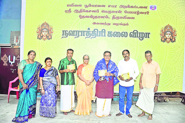తెలుగు లోగిళ్లలో దసరా కోలాహలం1