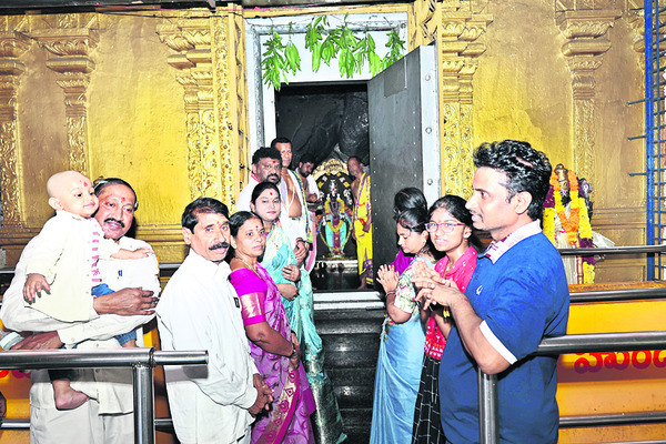 అలంపూర్ ఆలయాల్లో హైకోర్టు జడ్జి 1