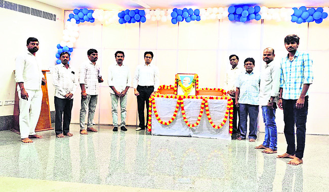 మహాత్ముడికి ఘన నివాళి1