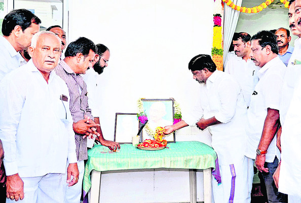 గాంధీజీ, శాస్త్రి సేవలు చిరస్మరణీయం
2