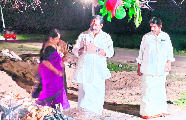 శ్రీమఠంలో భక్తి శ్రద్ధలతో దసరా వేడుకలు1