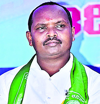 ప్రభుత్వం చొరవ చూపాలి
1
