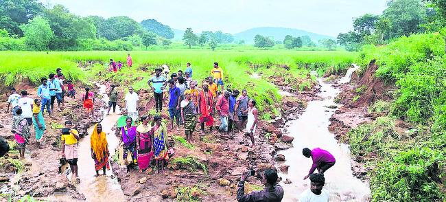 తడిచిముద్దయిన కొరాపుట్ 1