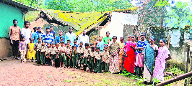 కుప్పకూలిన పాఠశాల భవనం1