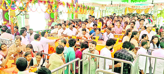 శాస్త్రోక్తంగా రాహు కాల అభిషేకాలు 2