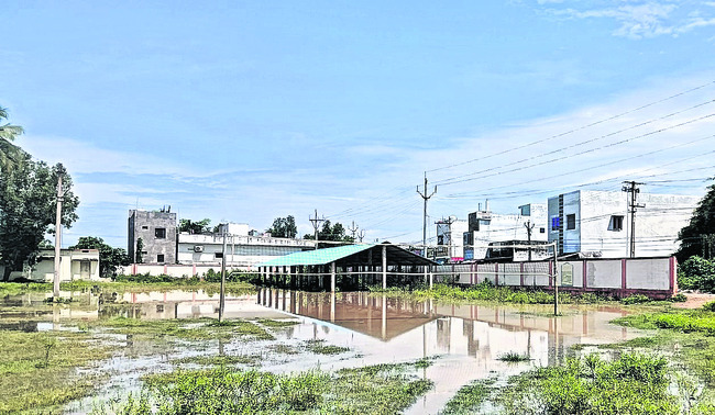 వణికించిన గాలివాన6