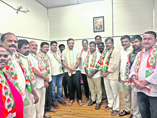 కాంగ్రెస్‌లో చేరిన బీఆర్‌ఎస్‌ నాయకులు1