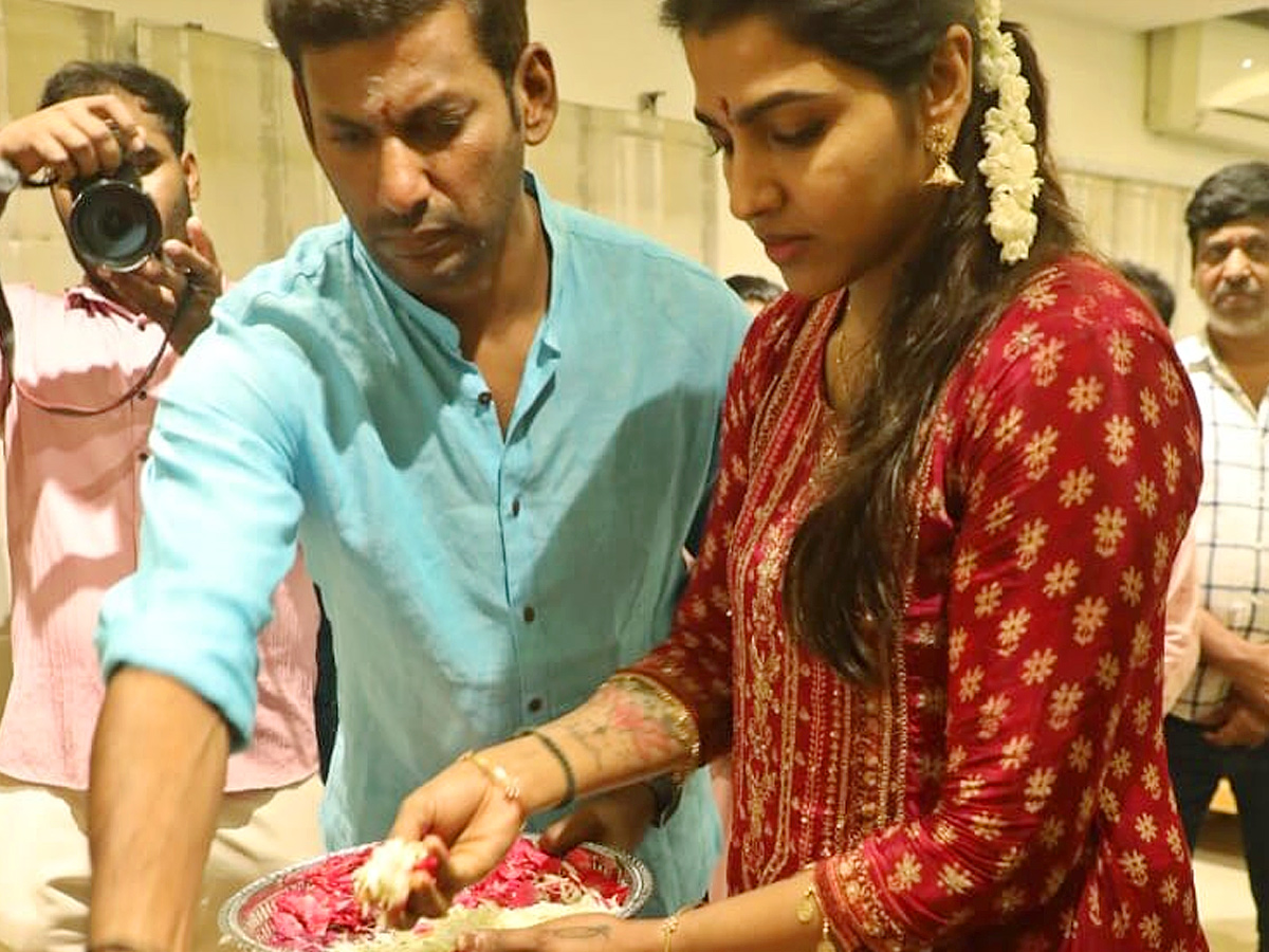 Actor Vishal Ayudha Pooja with his Finacee Photos3