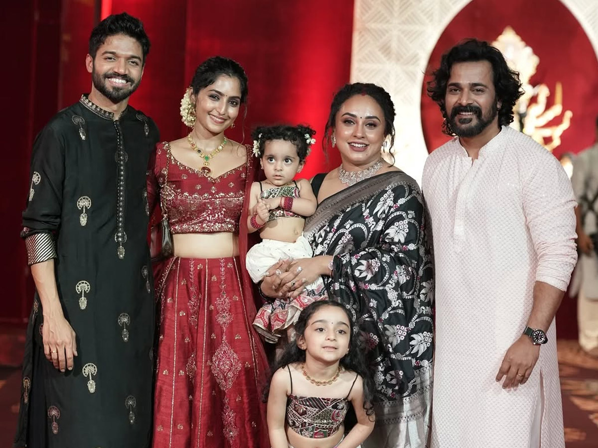 Actress Reba Monica John Navratri Celebrations with Husband Photos4