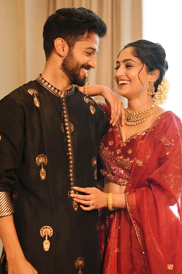 Actress Reba Monica John Navratri Celebrations with Husband Photos7