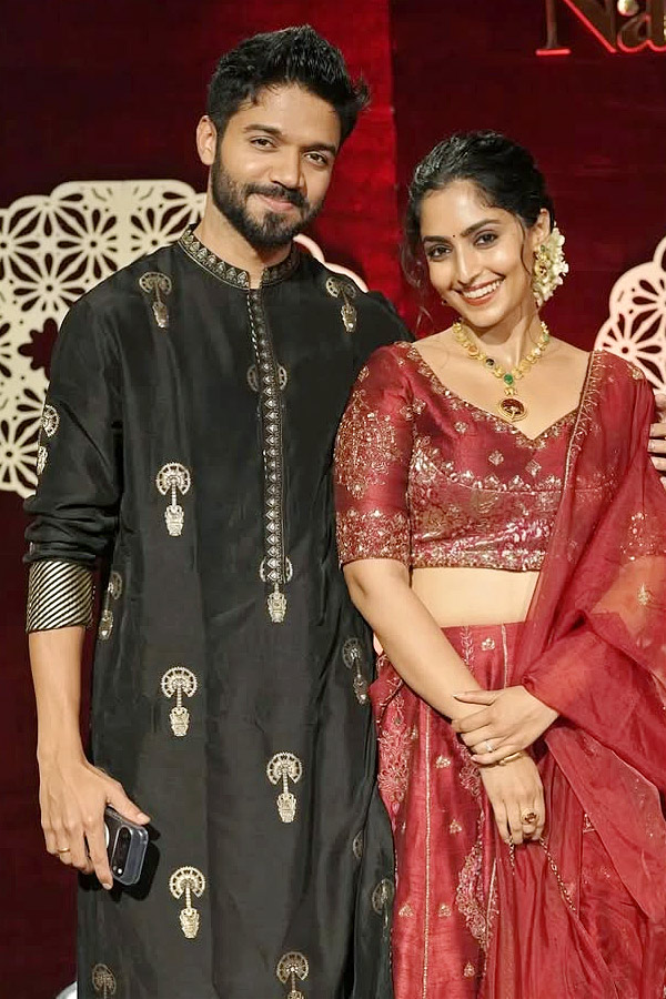 Actress Reba Monica John Navratri Celebrations with Husband Photos9