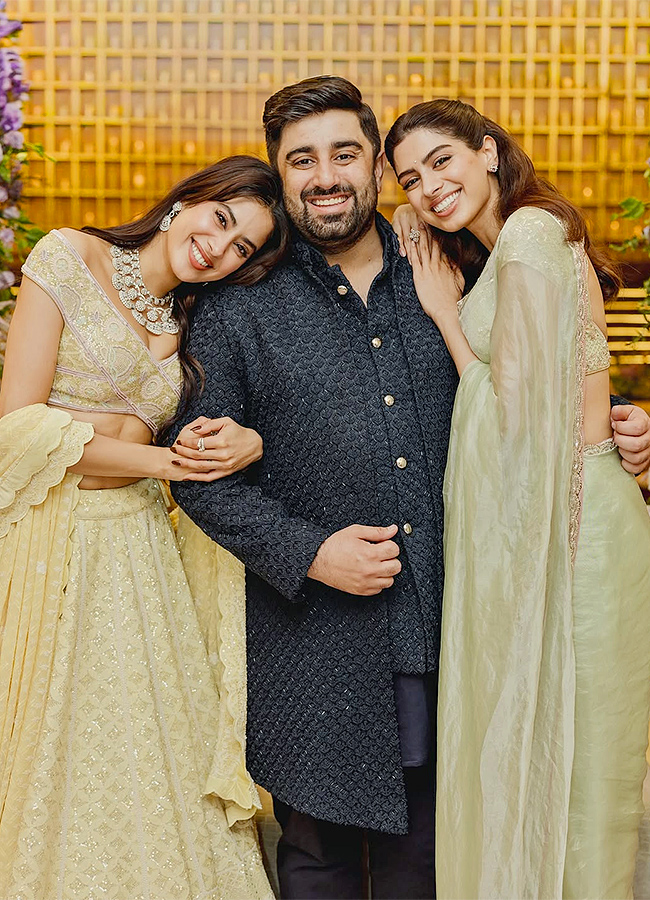 Anshula Kapoor and Rohan Thakkar host engagement bash on Dussehra14