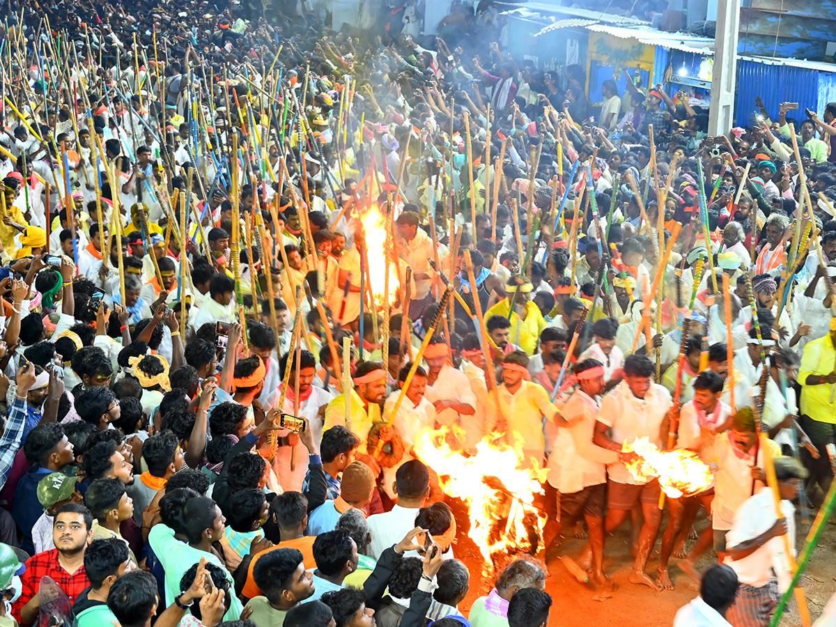 కర్నూలు : దేవరగట్టు బన్నీ ఉత్సవం..కర్రలతో కొట్టుకున్న భక్తులు (ఫొటోలు ...