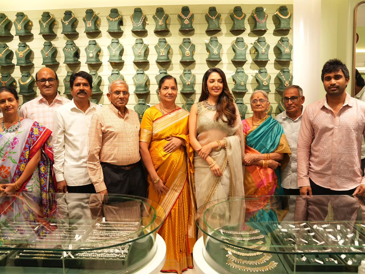 Tollywood Actress Neha Shetty At Kakinada7