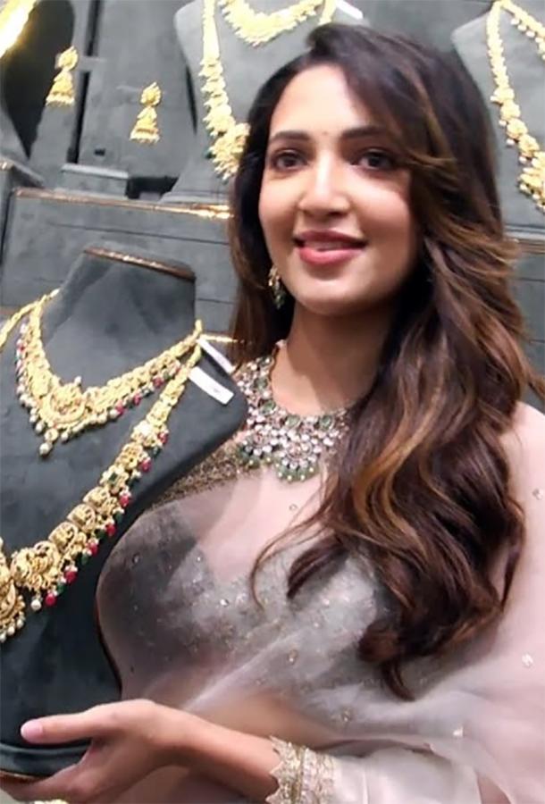 Tollywood Actress Neha Shetty At Kakinada9