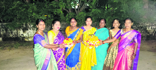 ఘనంగా సద్దుల బతుకమ్మ వేడుకలు 3