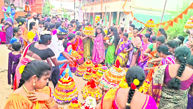 ఘనంగా సద్దుల బతుకమ్మ వేడుకలు 2