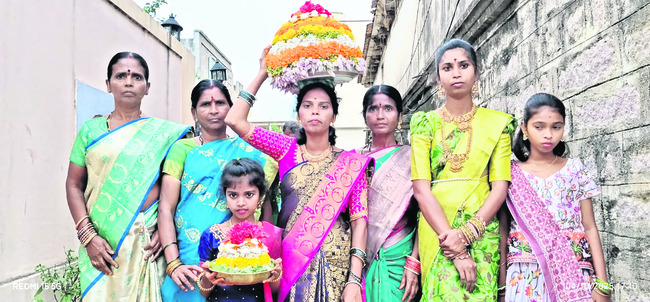 ఘనంగా సద్దుల బతుకమ్మ వేడుకలు 5