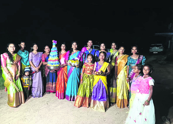 ఘనంగా సద్దుల బతుకమ్మ వేడుకలు 1