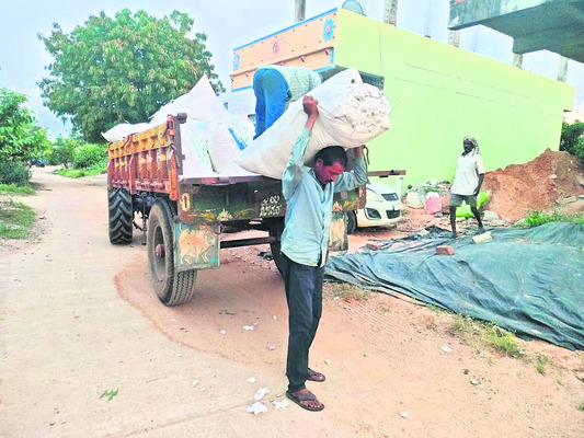 తెల్లబంగారం.. దళారులపరం! 2