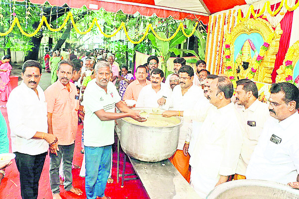 ఘనంగా పెరటాసి శనివారం 1