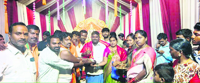 తెల్లబంగారం.. దళారులపరం! 4