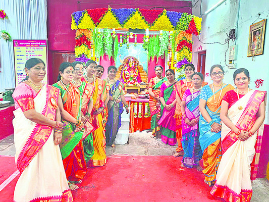 కొలువుదీరిన శారదమాత1