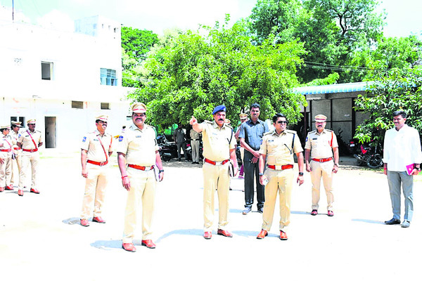 నేరాల నియంత్రణపై ప్రత్యేక దృష్టి : ఎస్పీ 1