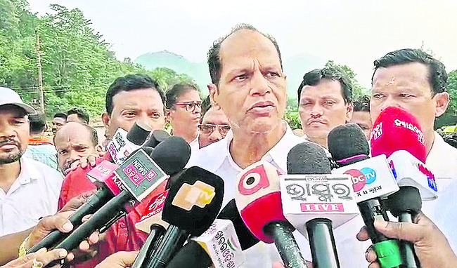 విలయానికి నలుగురు బలి1