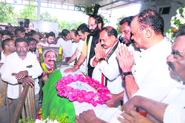 జనహృదయనేతకు కన్నీటి వీడ్కోలు2