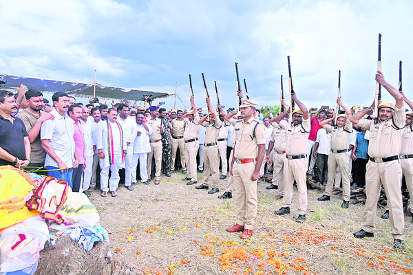 జనహృదయనేతకు కన్నీటి వీడ్కోలు3