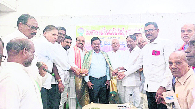 సమయపాలన పాటించాలి
1