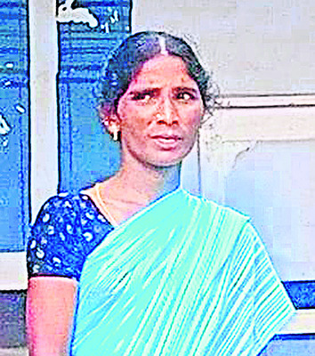 కారు ఢీకొని మహిళ మృతి
2